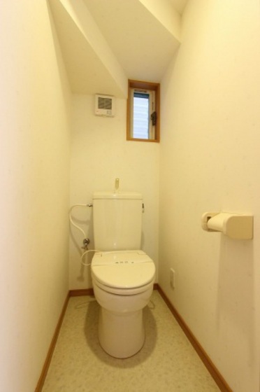 リヴェール本町 B