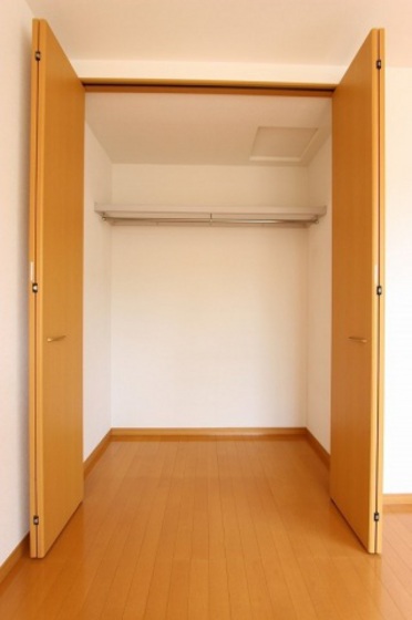 リヴェール本町 B