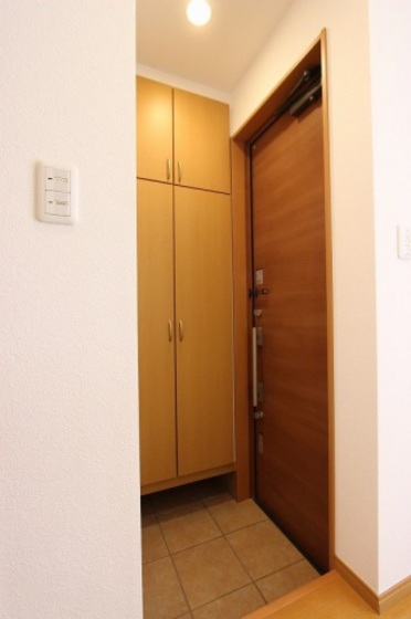 リヴェール本町 B