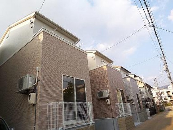 リヴェール本町 B