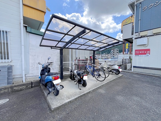 ラクシュリー津高