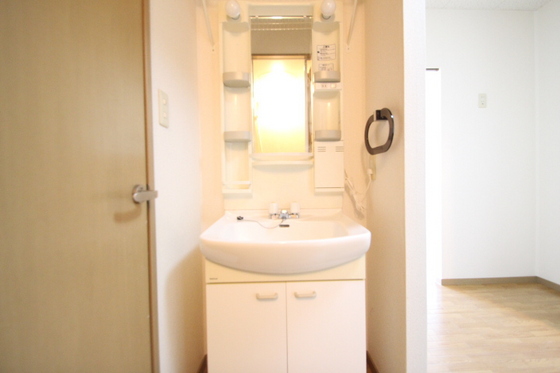 ラクシュリー津高