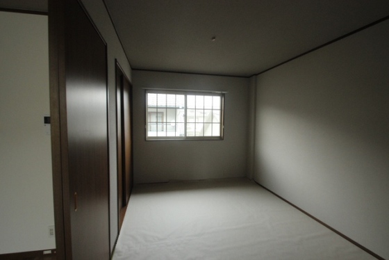 ビレッジ住岡 B