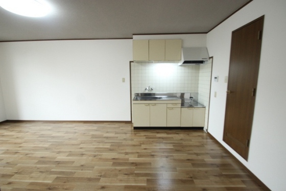 ビレッジ住岡 B