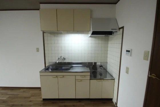 ビレッジ住岡 B