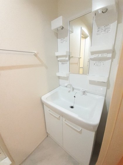 サニーブリ-ズ物見東 B