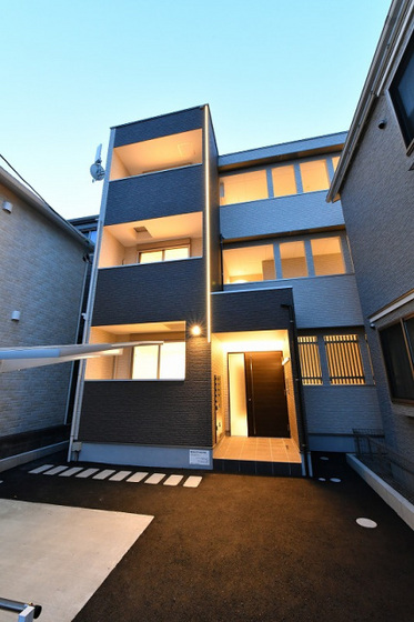 REGALEST SUNS 宇品