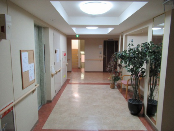 せかんどゆーす西口