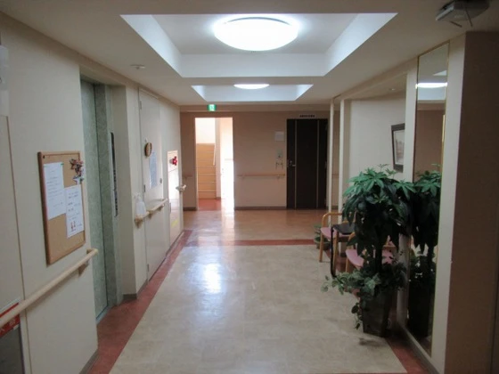 せかんどゆーす西口