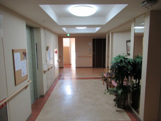 せかんどゆーす西口