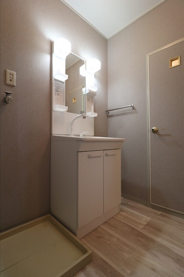 サンライズ芳泉 A棟