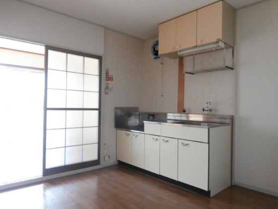 プレジール花尻 A棟