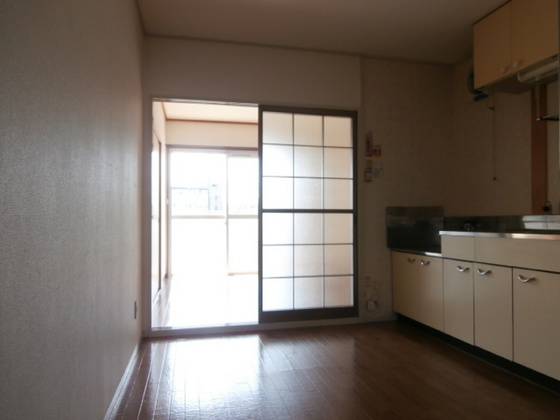 プレジール花尻 A棟