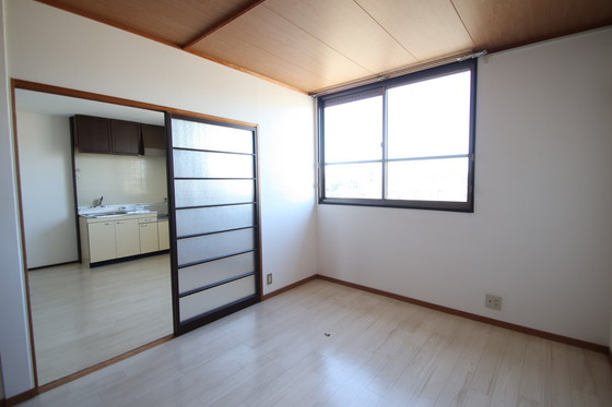 ひかりハイツ A