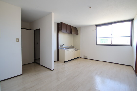 ひかりハイツ A