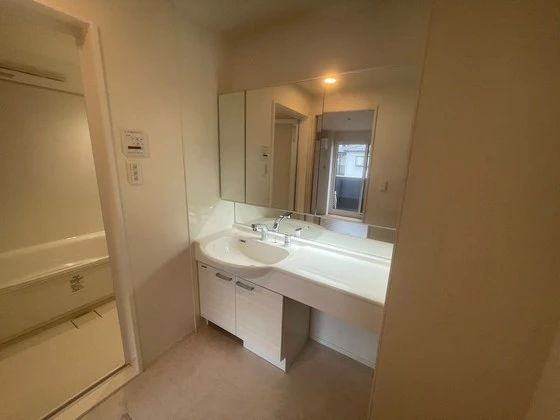 グリシーヌ串戸