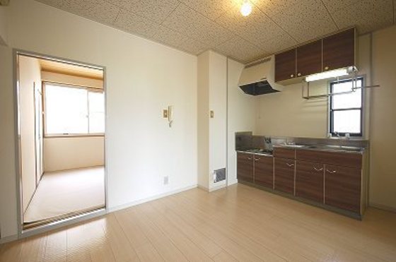 シャンポールながせA棟