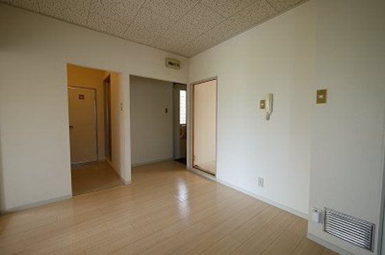 シャンポールながせA棟