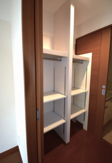 ロイヤルガーデン中山下