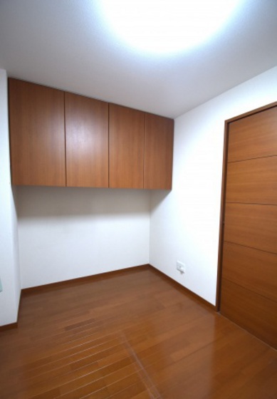 ロイヤルガーデン中山下