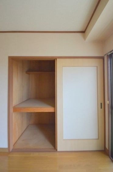 ドーミトリー人見