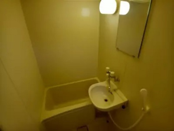 レオパレス中島