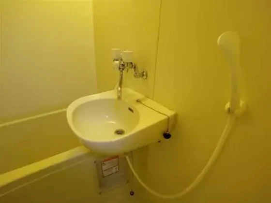 レオパレス中島