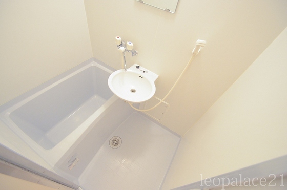 レオパレスAither