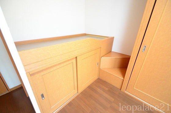 レオパレスAither