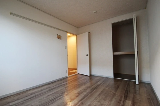 ロイヤルハイツ山上 B棟