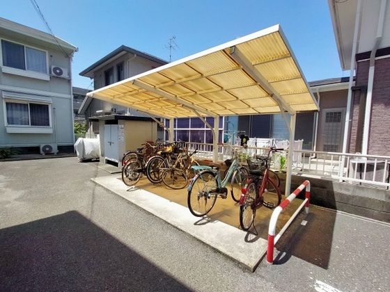 ロイヤルハイツ山上 B棟