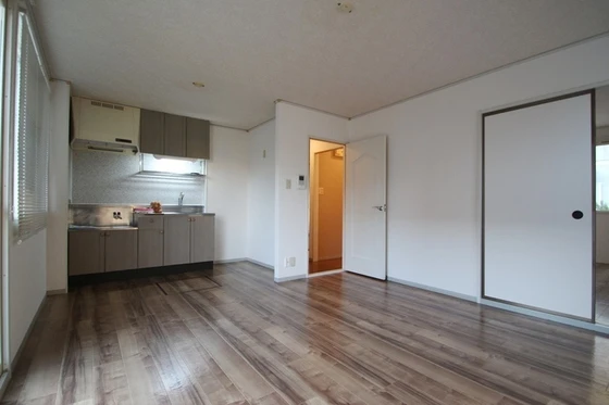 ロイヤルハイツ山上 B棟