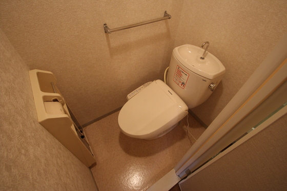 ロイヤルハイツ山上 B棟