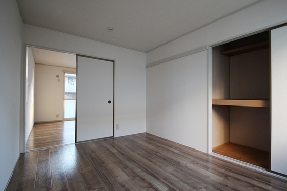 ロイヤルハイツ山上 B棟