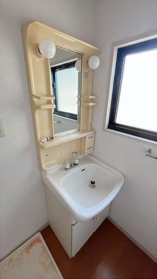 ドミール津高 A