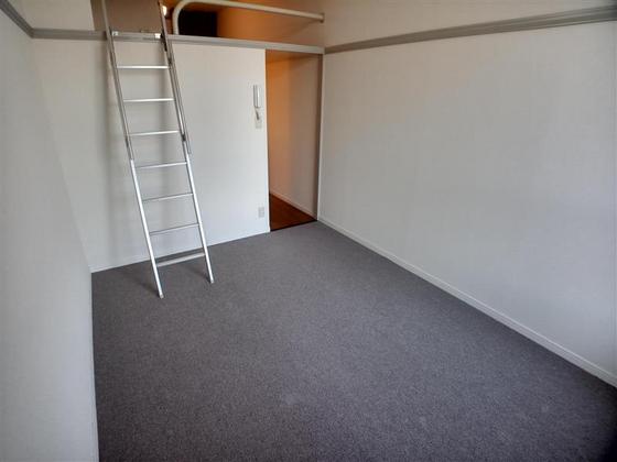 レオパレスルミエール