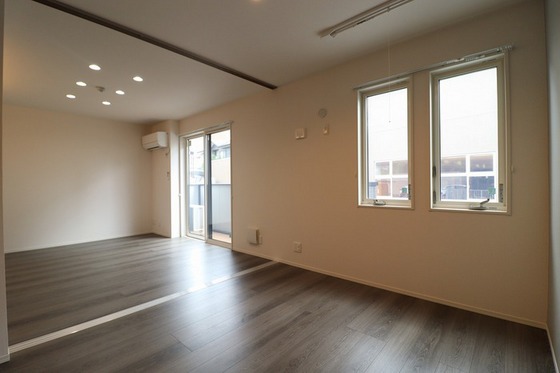 ホワイエ西川原