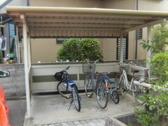 オークス 参番館