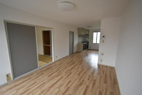 アベニュー B棟