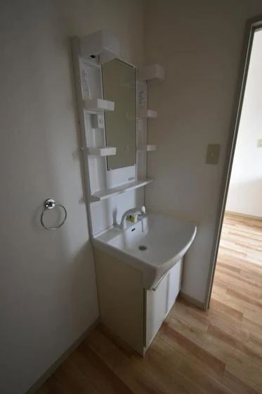 アベニュー B棟