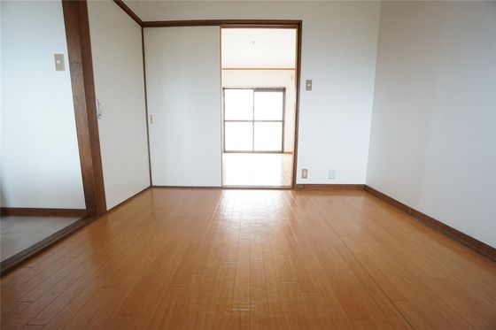 シャトルタカノ