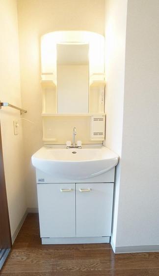 エスポワール千草 B