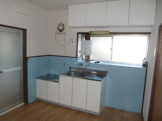 尾長東アパート東側