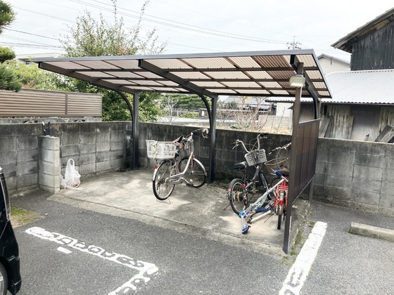 プレジール三宅 A棟