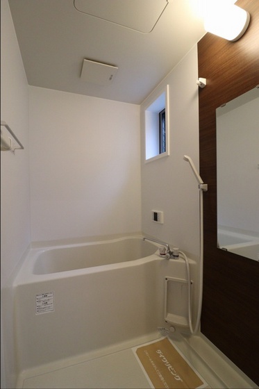 メゾネット八幡 A棟