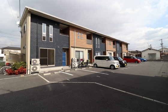 メゾネット八幡 A棟