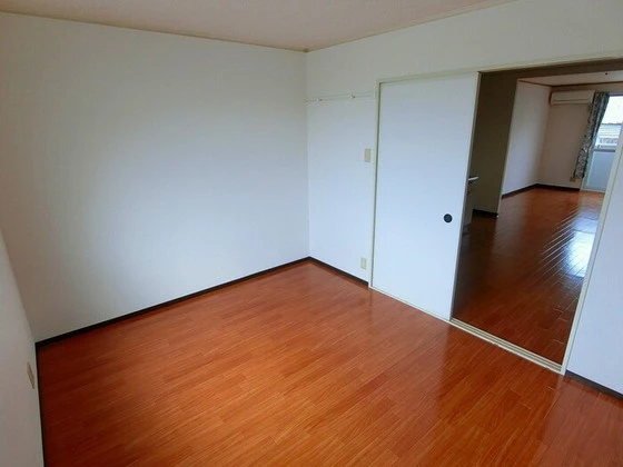 プレジール吉川 A棟