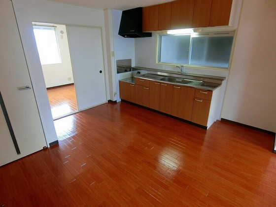 プレジール吉川 A棟