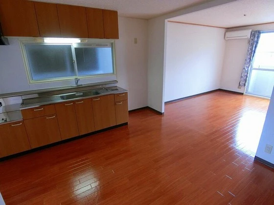 プレジール吉川 A棟