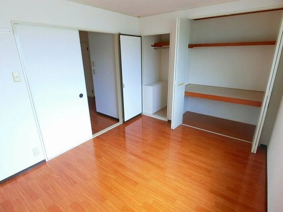 プレジール吉川 A棟